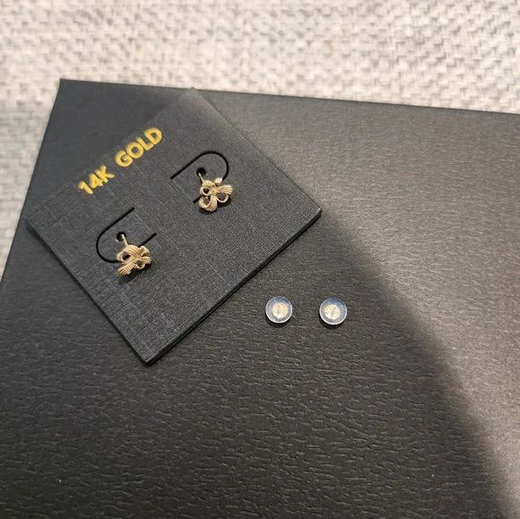 14kt gold earrings  new - Picture 2 of 3